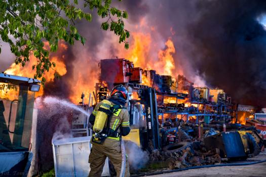 Legnica - Wielki pożar tartaku w Piotrowicach koło Chojnowa